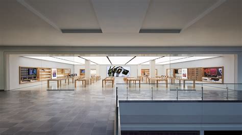 apple store pentagon city Reader