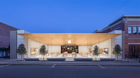 apple store southlake Reader