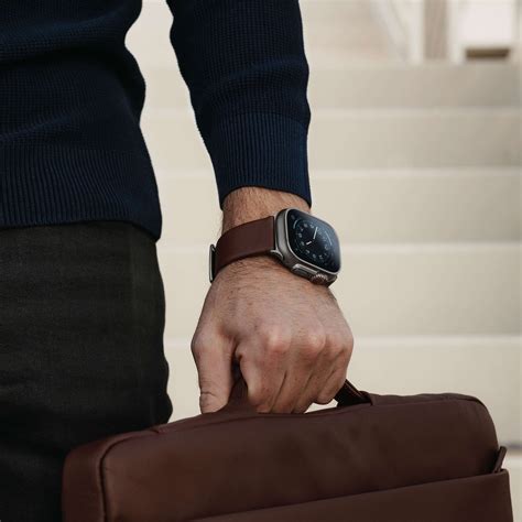 apple watch leather band Reader