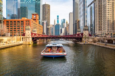 architecture tour chicago river PDF