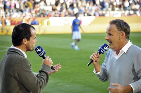 are soccer commentators given scripts PDF