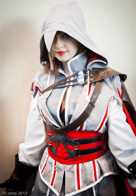 assassin's creed female costume