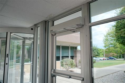 automatic door opener closer stanley PDF