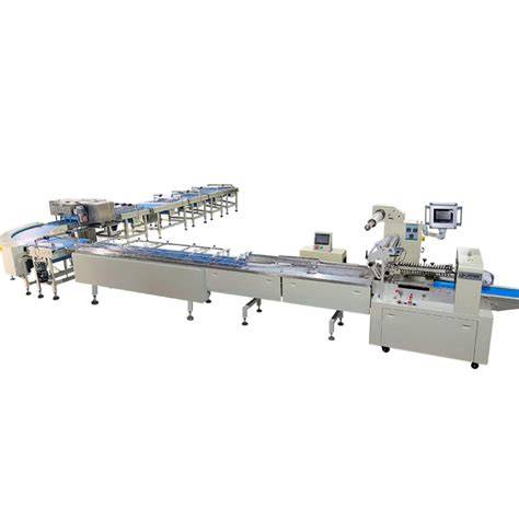 Automatic packing machine handling products with different shapes and package styles