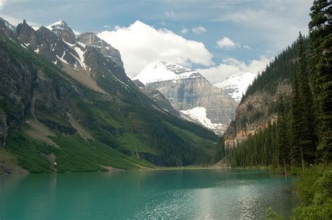 banff national park lake louise and icefields parkway Reader