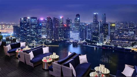 bar on top of marina bay sands