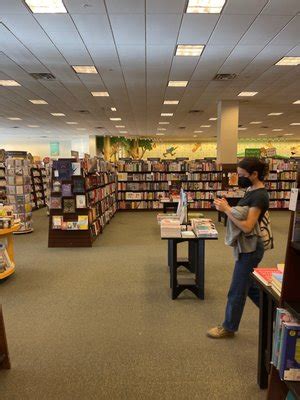 barnes and noble round rock PDF