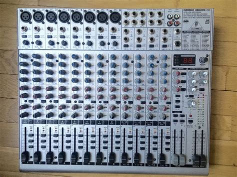 behringer eurorack ub2222fx pro PDF