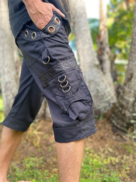 below knee black cargo shorts