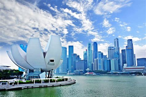 best location to stay in singapore