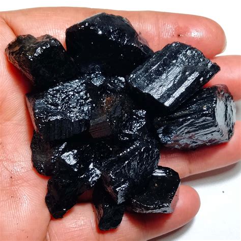 black tourmaline raw