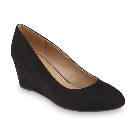 black wedge shoe