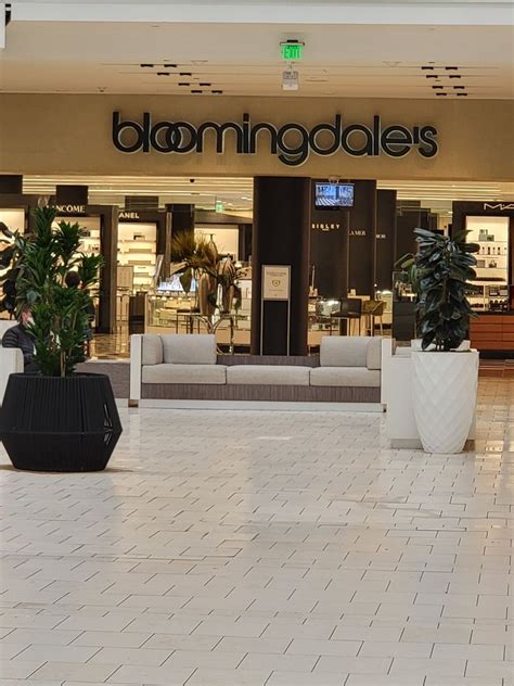 bloomingdales sherman oaks PDF