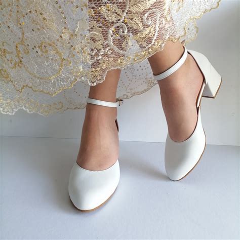 bridal pumps closed toe