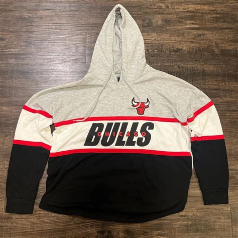 bulls pullover sweatshirt