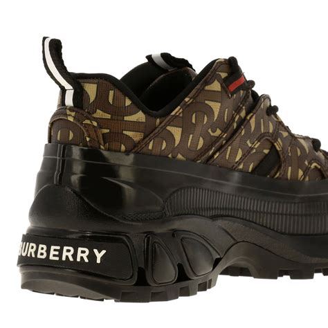 burberry gym shoes