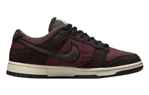 burgundy nike dunks