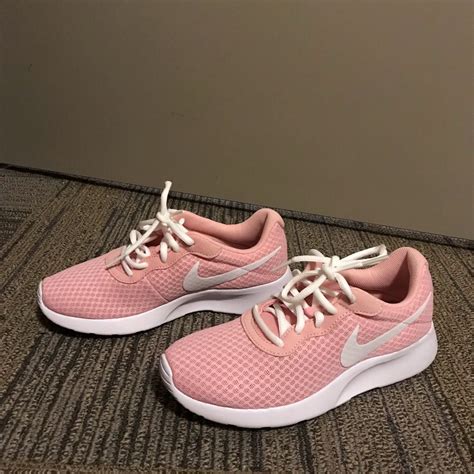 casual nike women's shoes