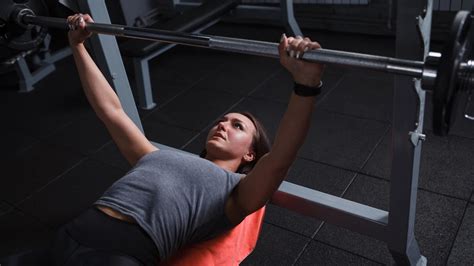 chest press vs bench press