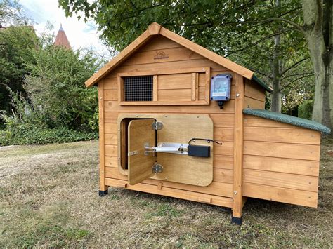 chicken coop with automatic door