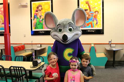 chuck e cheese chuck e cheese pictures