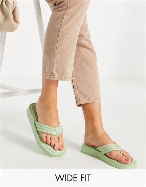 chunky flip flops