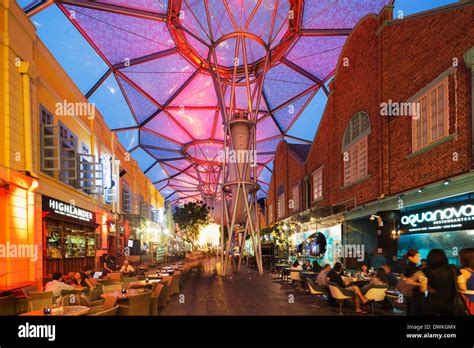 clarke quay singapore nightlife