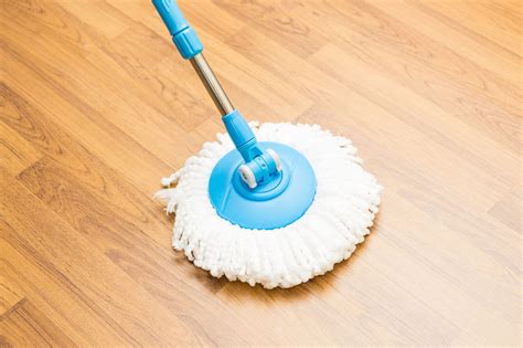 cleaning vinyl plank flooring