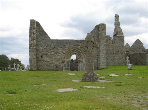 clonmacnois an illustrated history and guide to st ciarans monastic city Doc