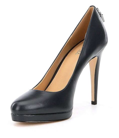 closed toe pumps