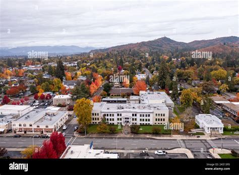 colleges in grants pass oregon