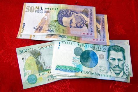 colombian currency to pounds