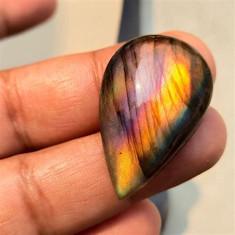 colors of labradorite