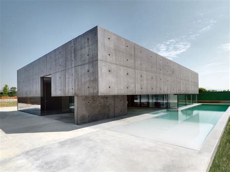 contemporary concrete buildings volumes italien Reader