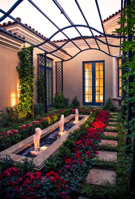 courtyard gardens imaginative ideas for outdoor living Reader