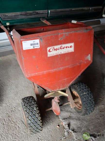 cyclone fertilizer spreader