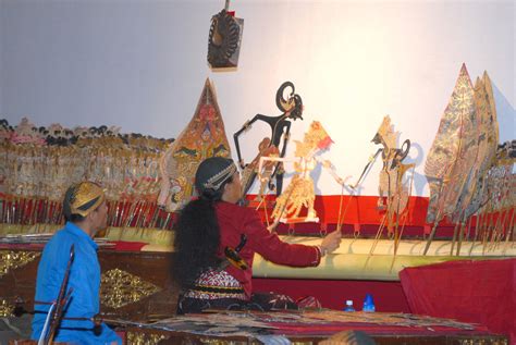 dalang wayang kulit