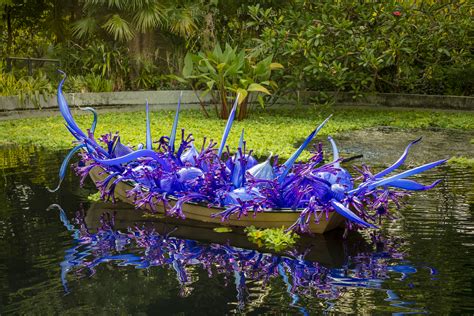 dale chihuly glass in bloom