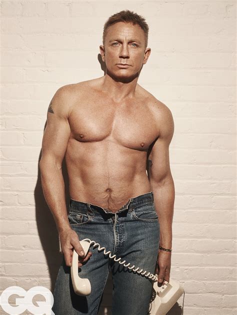 daniel craig no shirt