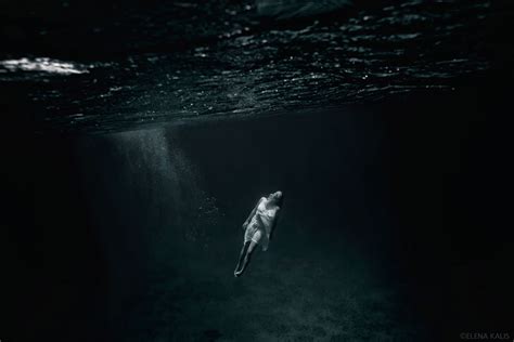 darkness under the water Reader