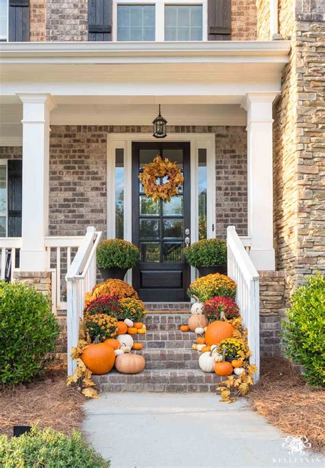 decorating your porch for fall using kelly green