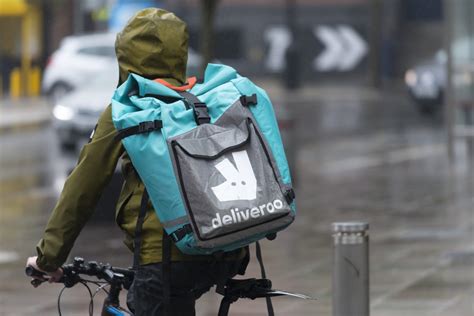 do you have to wear deliveroo uniform