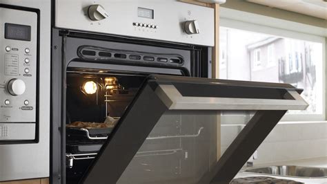 do you leave oven door open when broiling