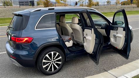 does 2021 mercedes glb250 have wireless charging