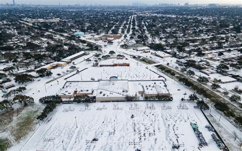 does it snow in houston tx