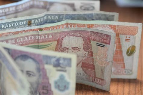 dolar en quetzales