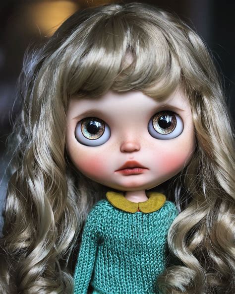 doll big eyes