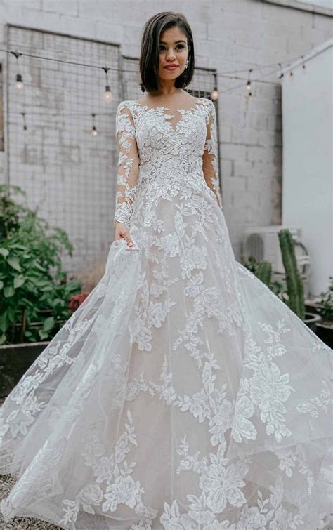 dress with long sleeves lace