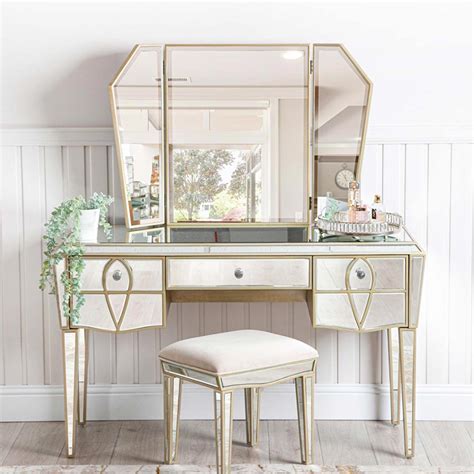 dressing table with drawers