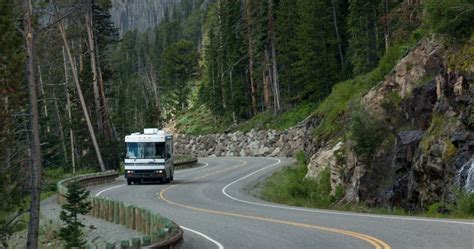 drive through yellowstone